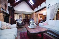 Formal Lounge of property in Woodhill Golf Estate