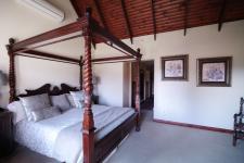 Main Bedroom - 37 square meters of property in Woodhill Golf Estate