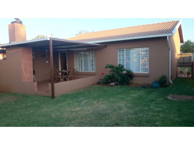 2 Bedroom Sectional Title for Sale For Sale in Elspark - Home Sell - MR126099