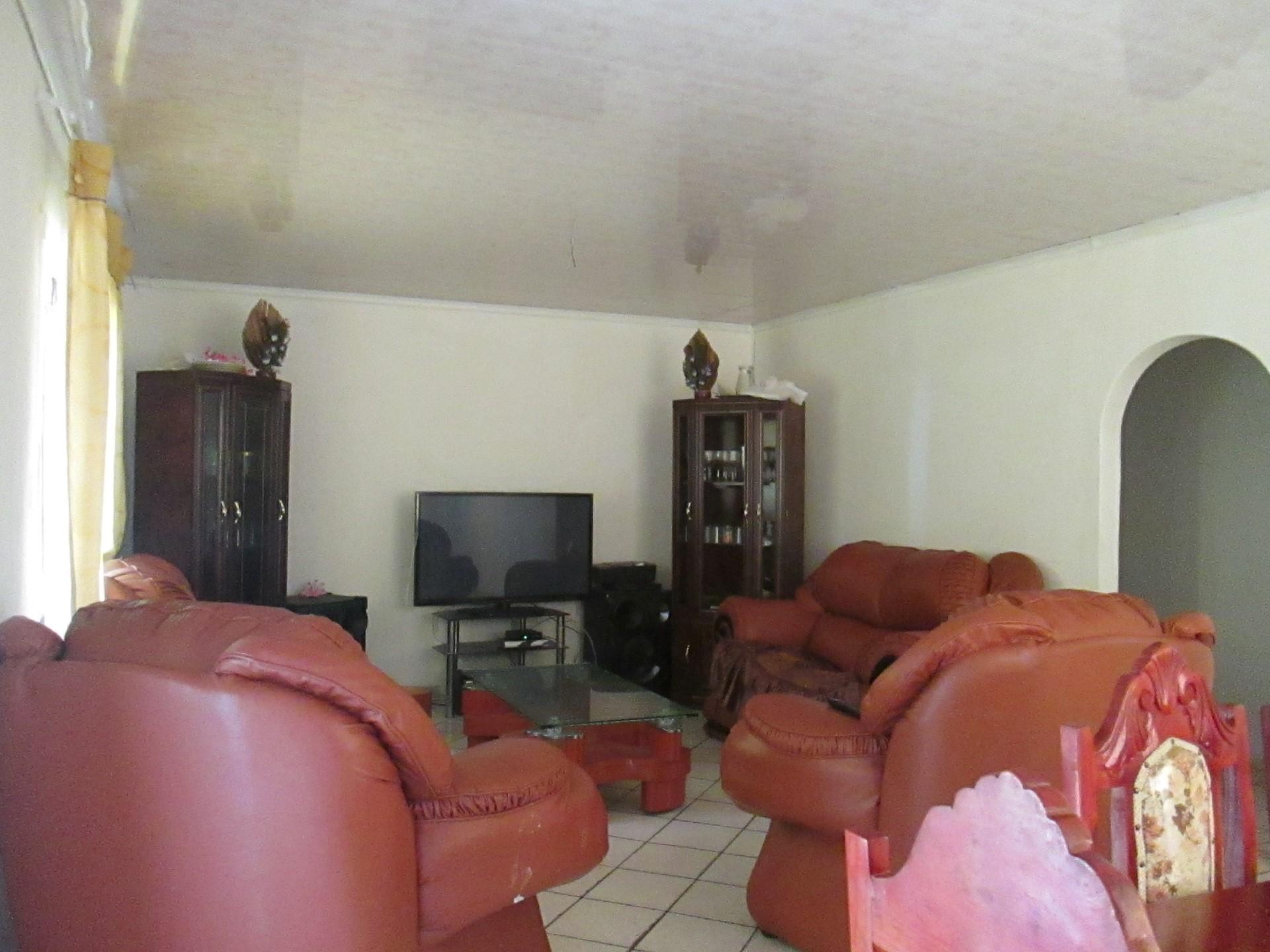 Lounges - 14 square meters of property in Vanderbijlpark