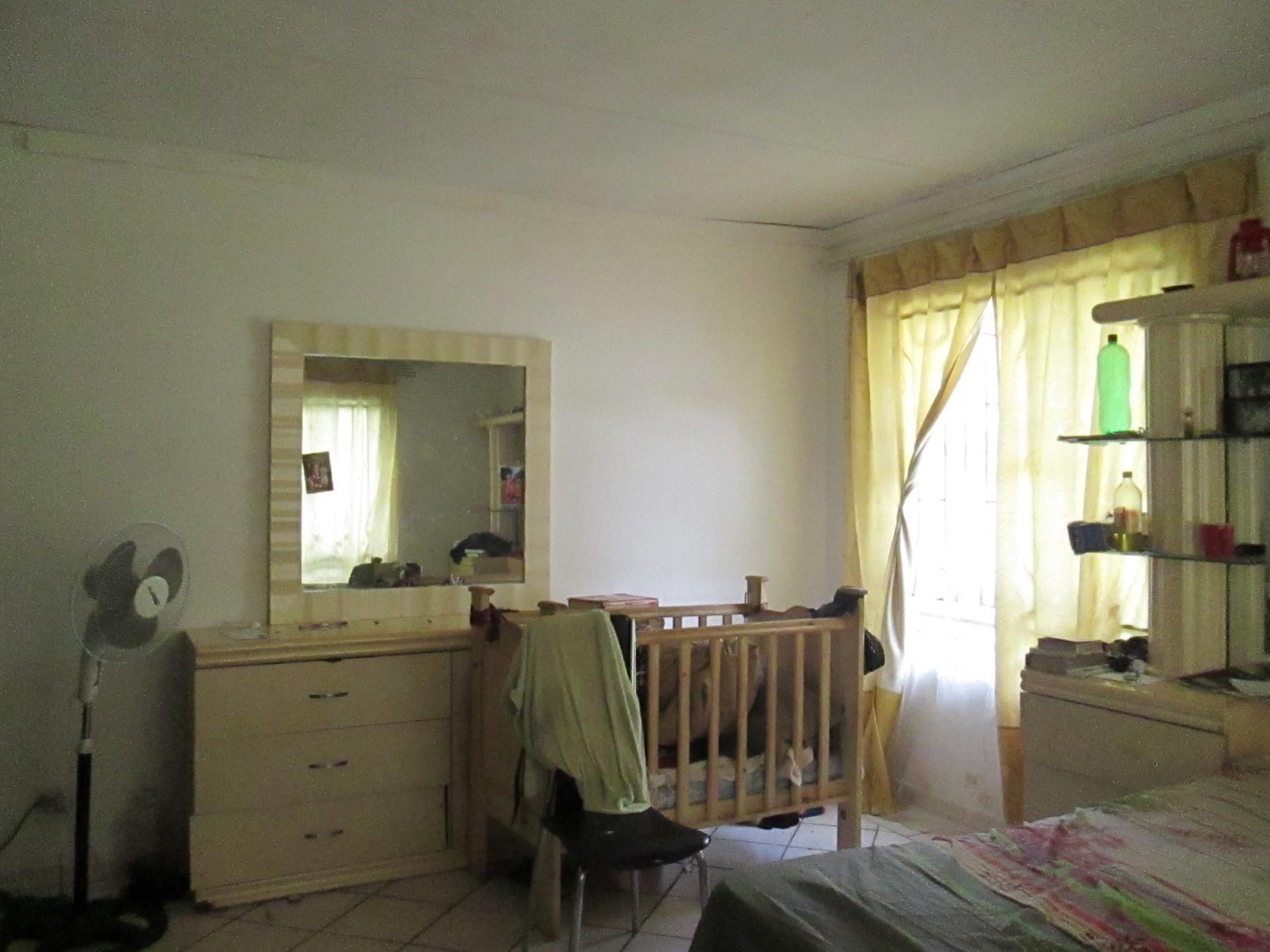 Main Bedroom - 19 square meters of property in Vanderbijlpark