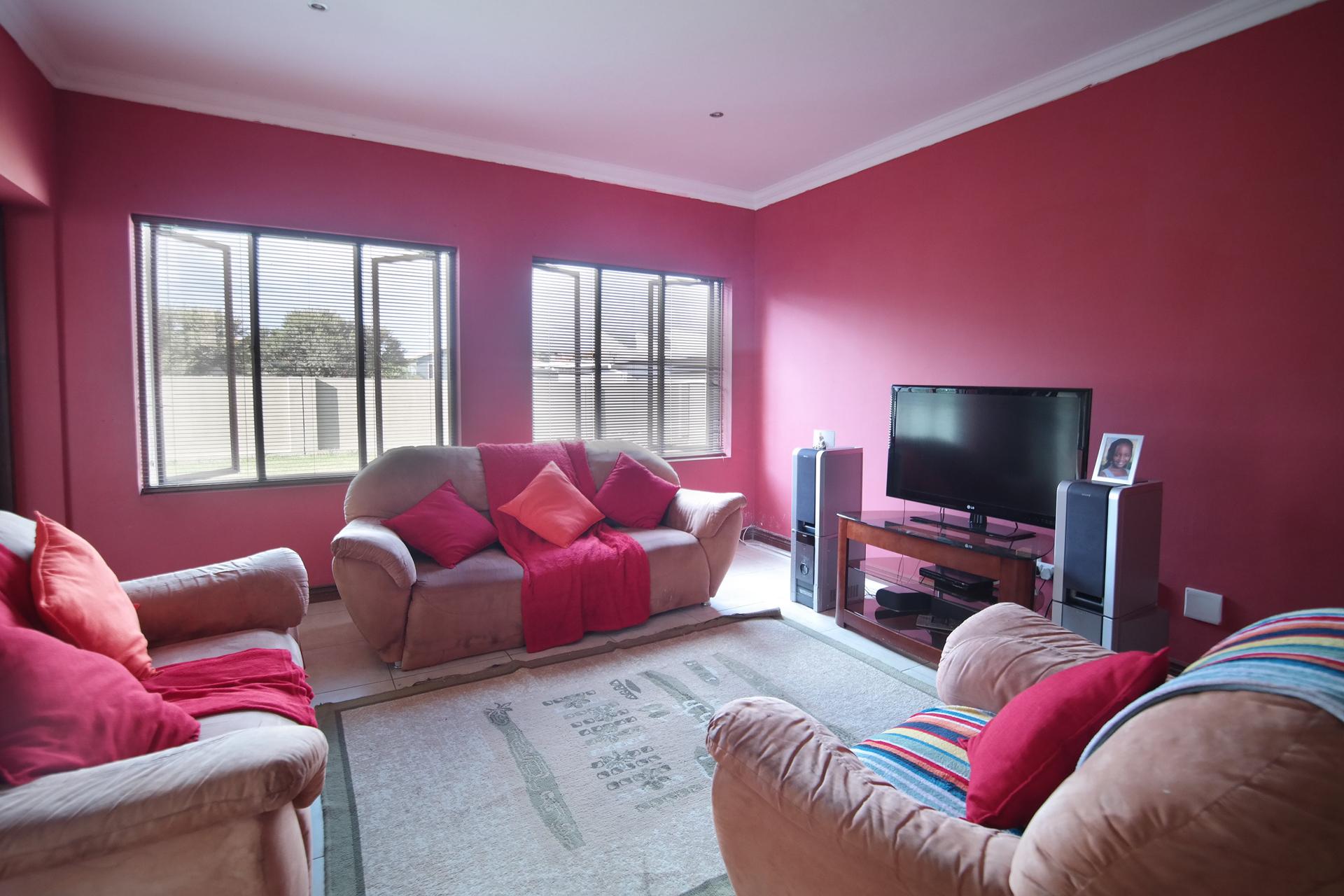 TV Room - 18 square meters of property in Willow Acres Estate