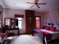 Main Bedroom - 33 square meters of property in Olympus Country Estate