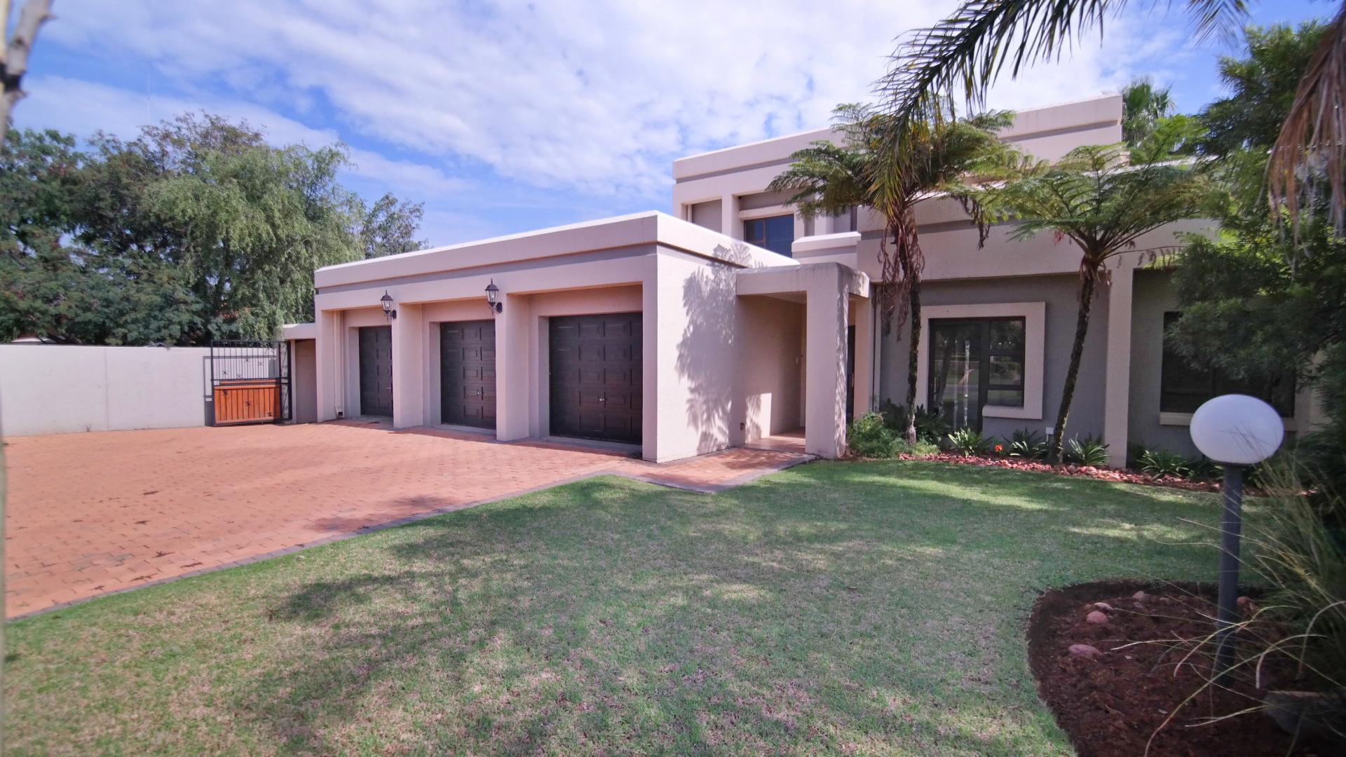 Front View of property in Silver Lakes Golf Estate