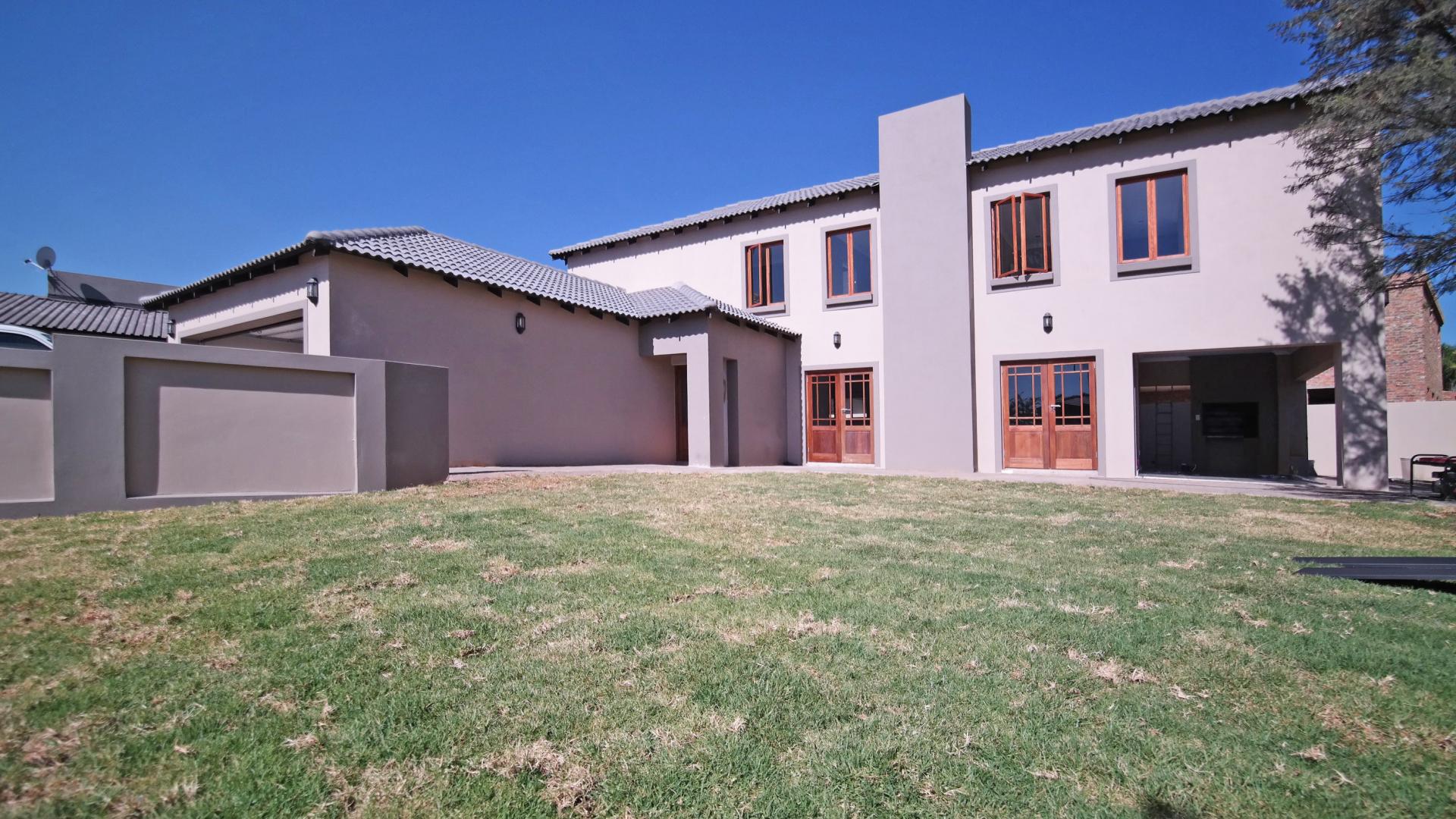 Front View of property in Willow Acres Estate