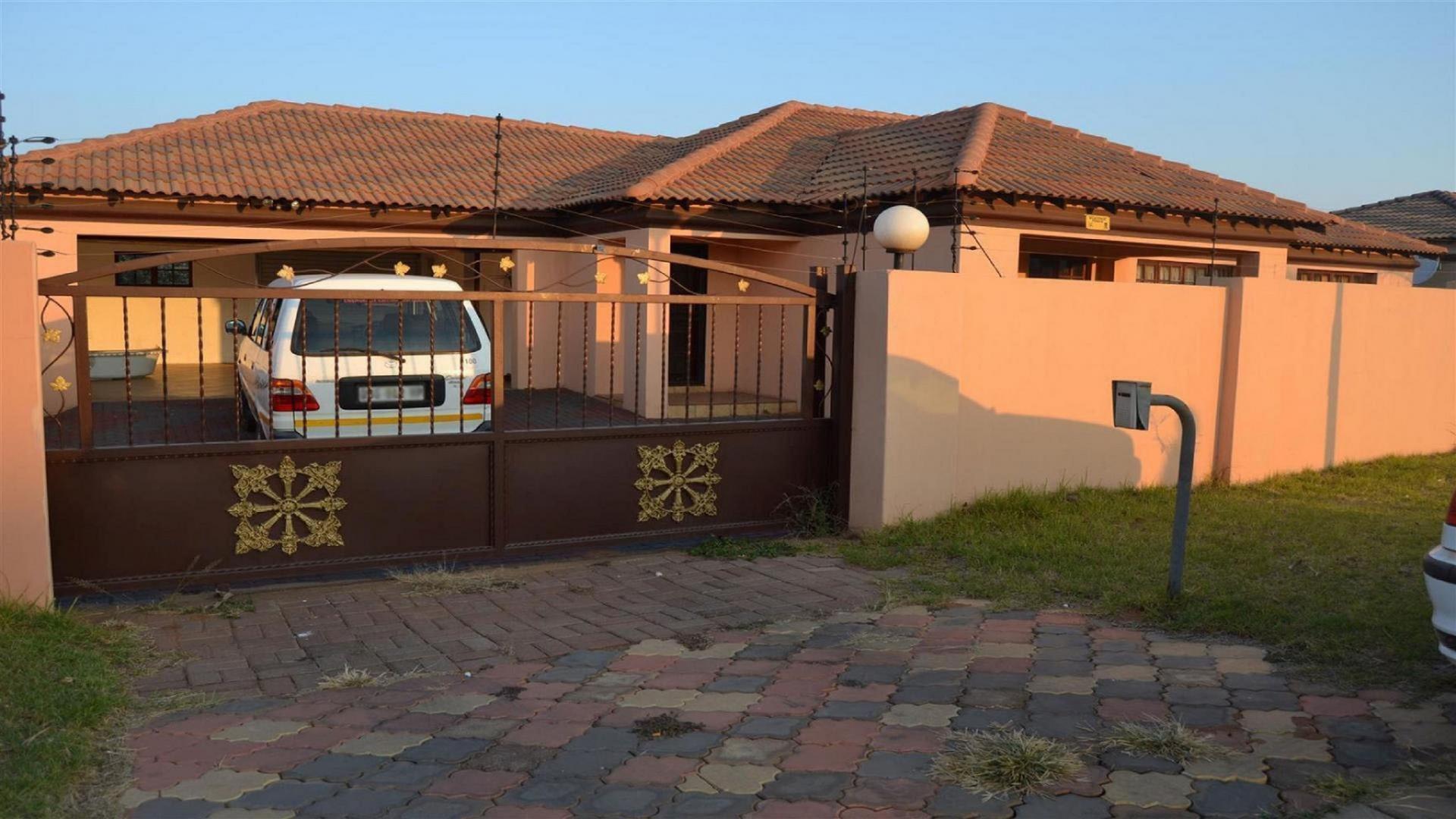 Front View of property in Middelburg - MP