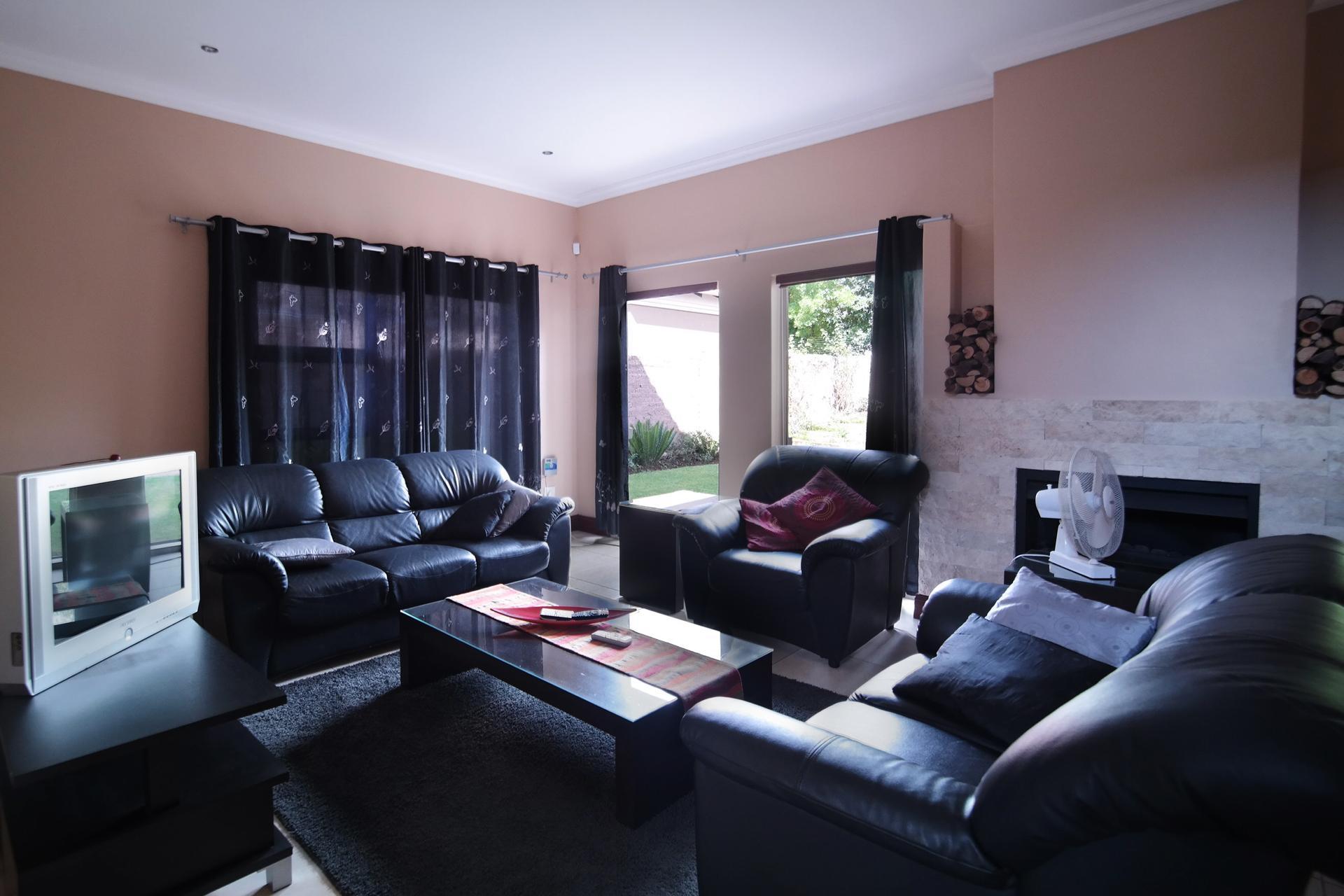 Lounges of property in Willow Acres Estate