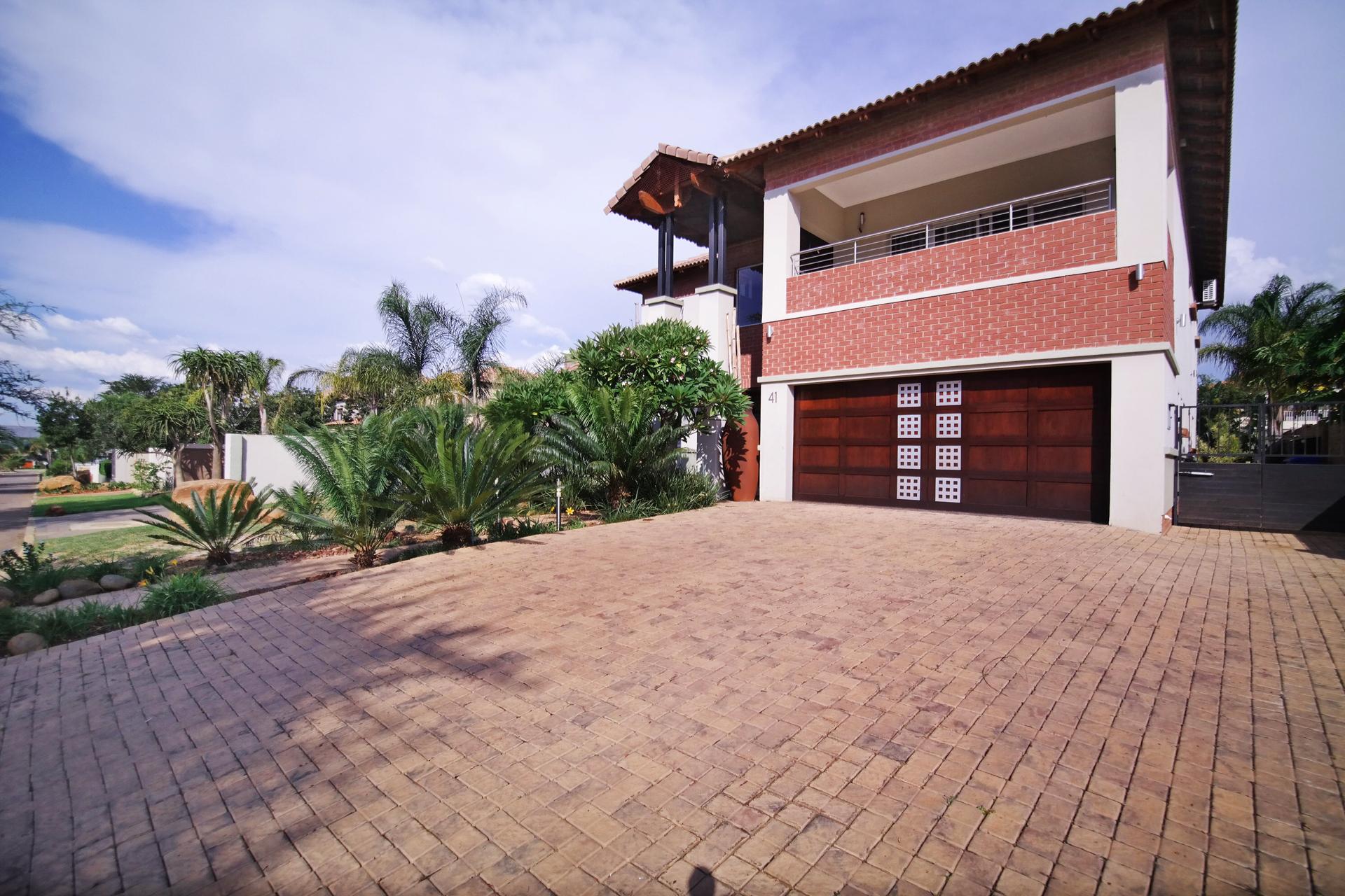 Front View of property in Willow Acres Estate