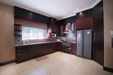 Kitchen - 26 square meters of property in Willow Acres Estate