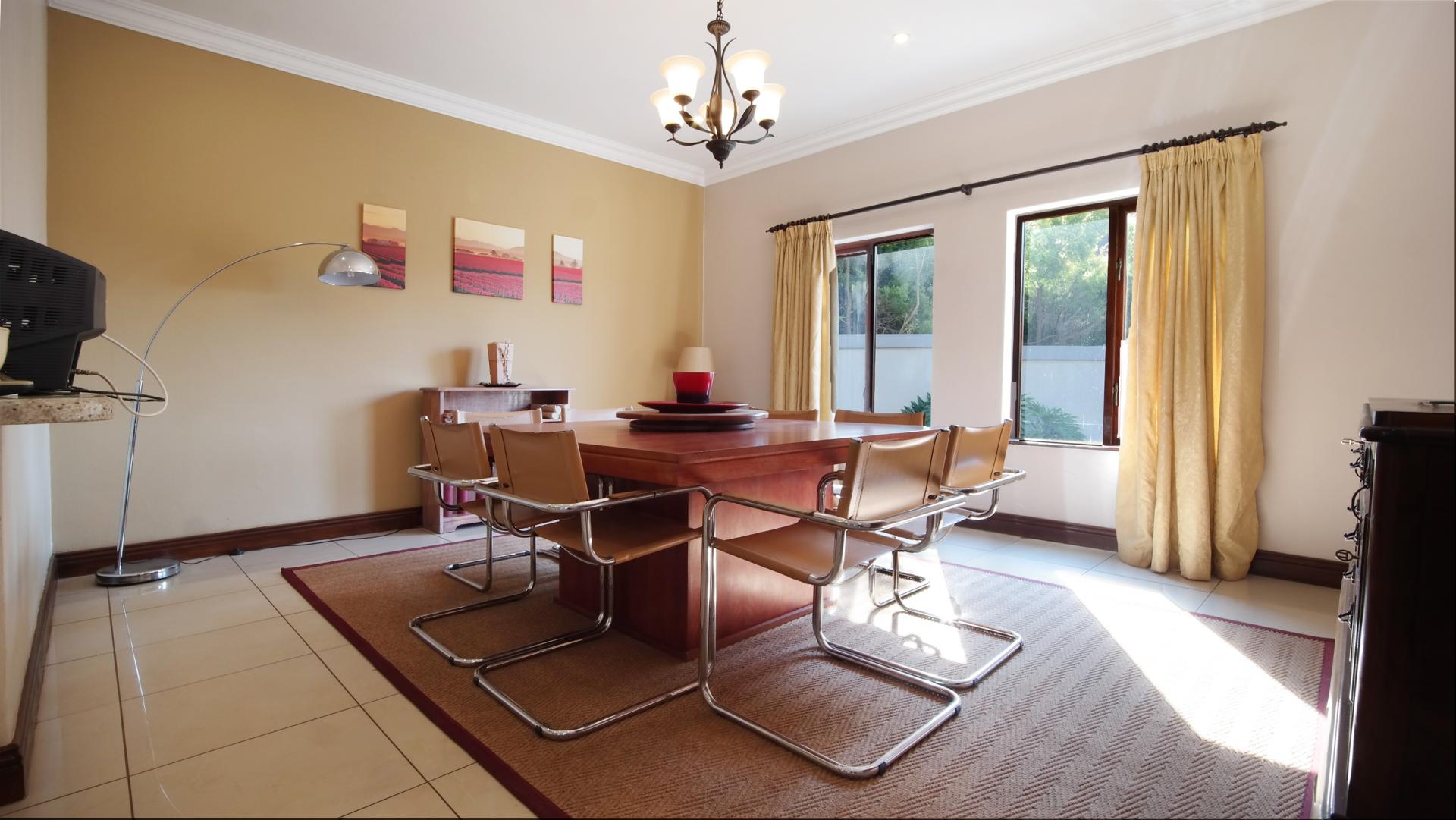 Dining Room - 23 square meters of property in Boardwalk Manor Estate