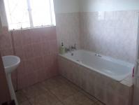Bathroom 1 - 6 square meters of property in Buyscelia AH