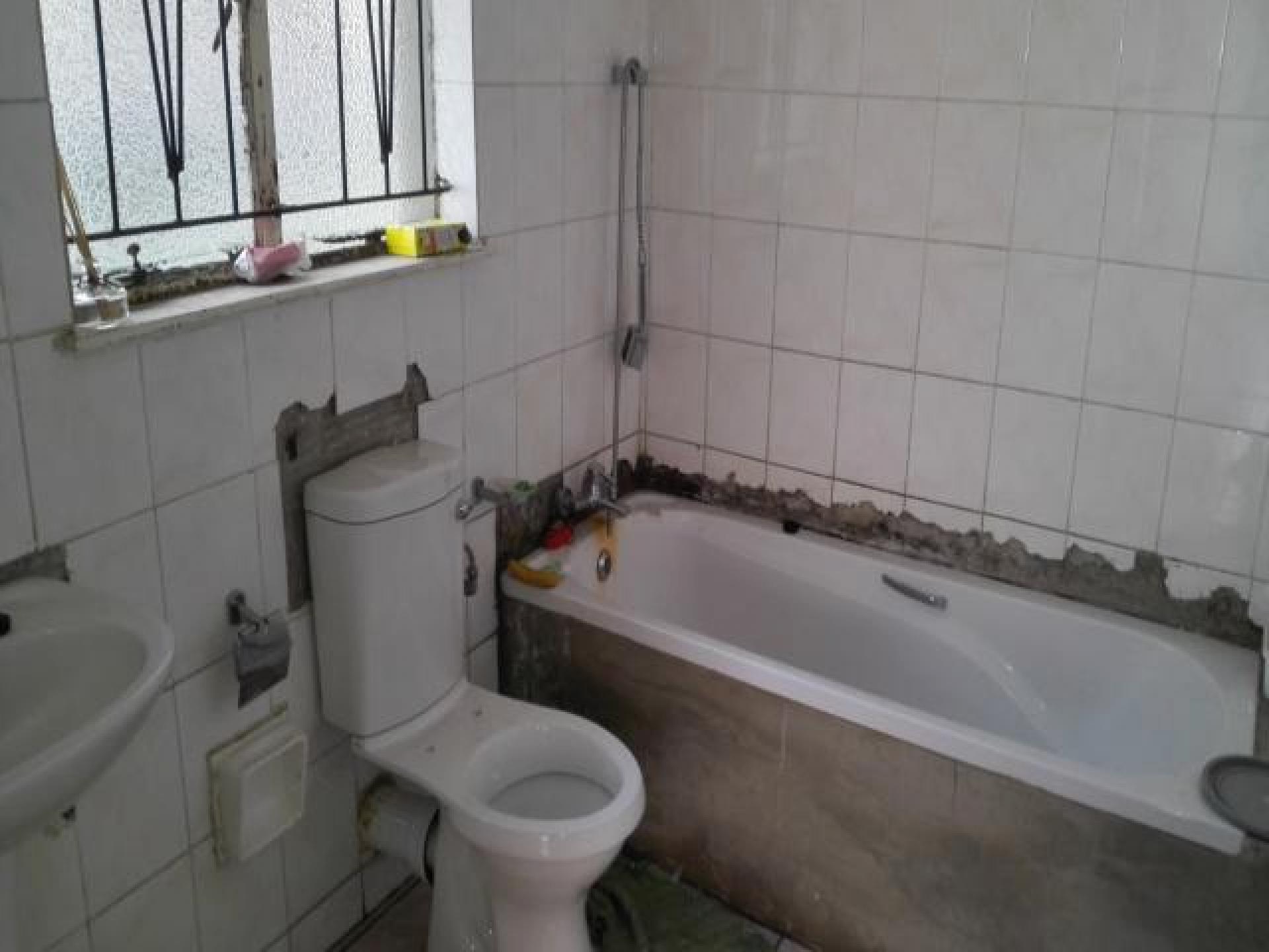 Bathroom 2 of property in Daveyton