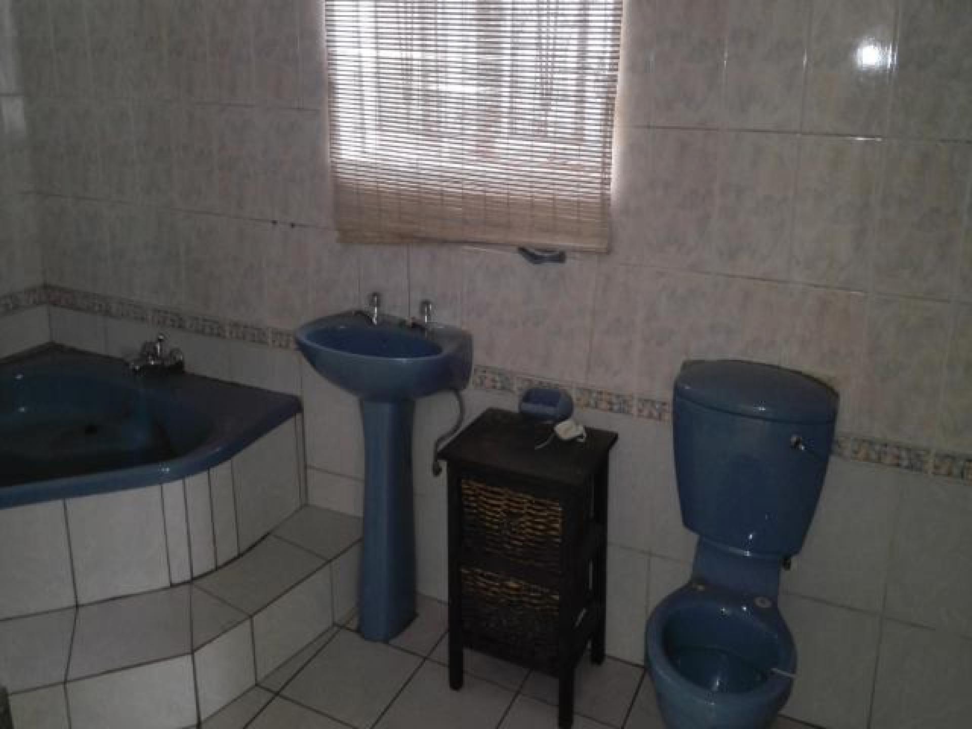 Bathroom 1 of property in Daveyton