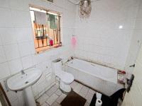Bathroom 1 of property in Daveyton