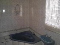 Bathroom 1 of property in Daveyton