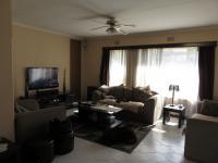 Lounges - 25 square meters of property in Alberton
