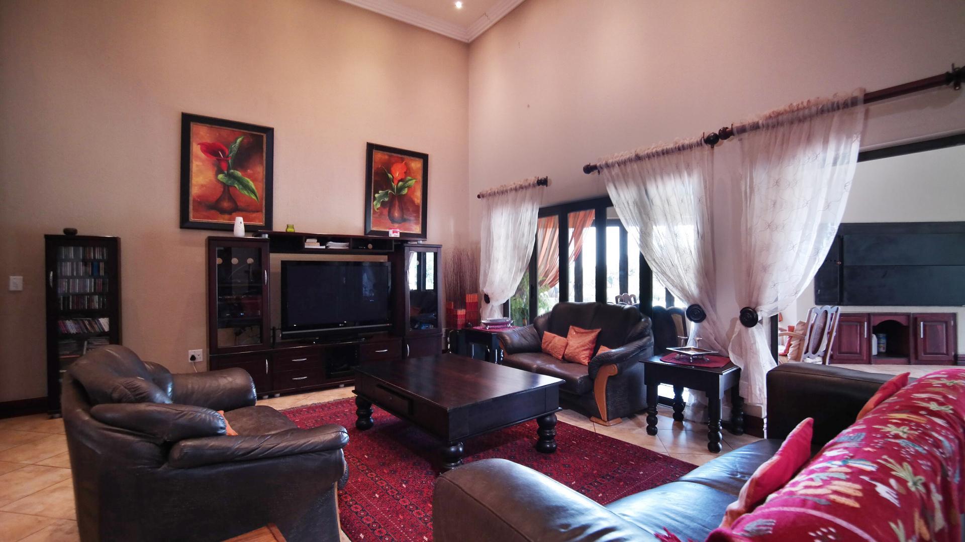 Lounges - 59 square meters of property in Silver Lakes Golf Estate