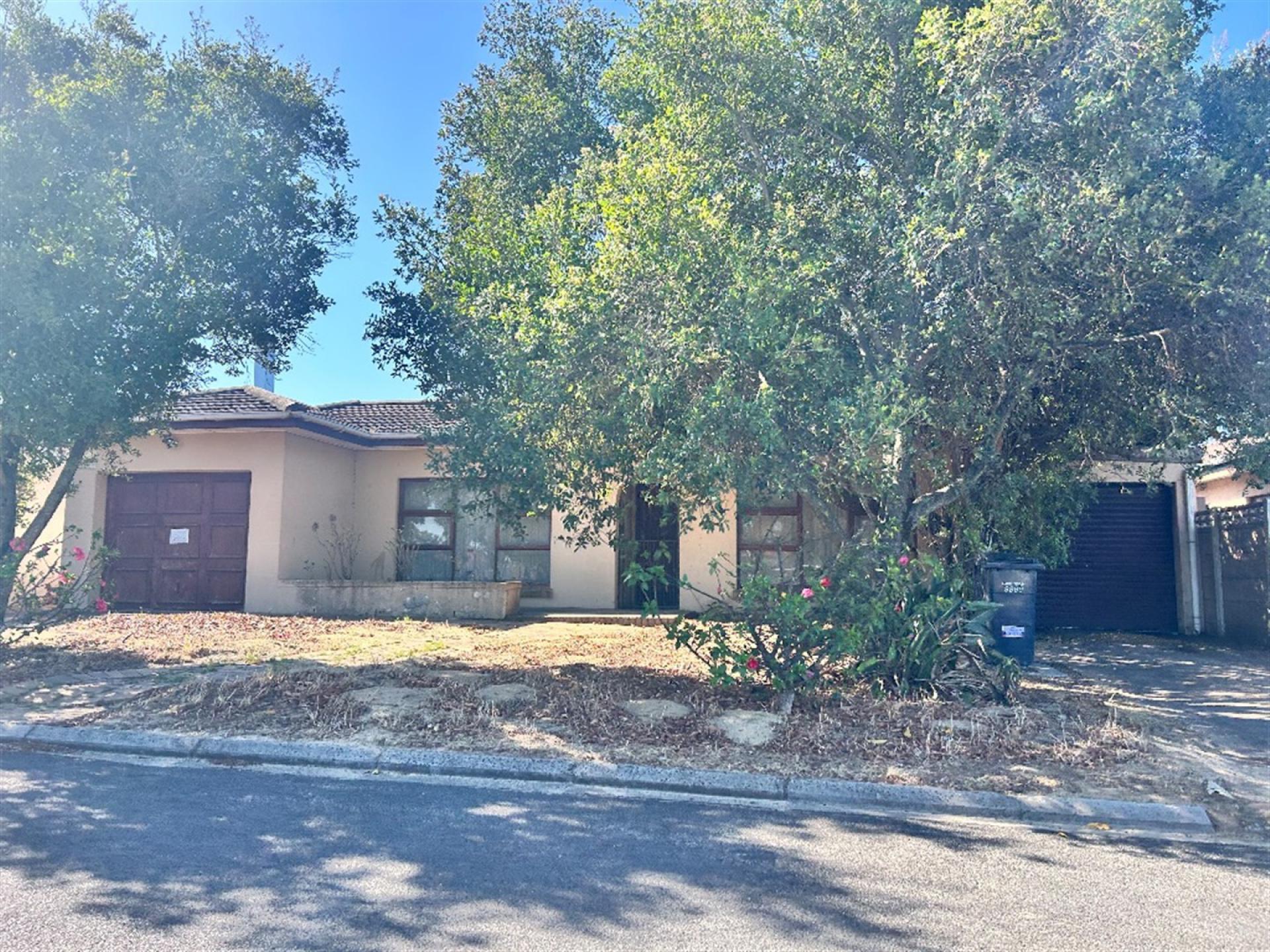 Front View of property in Sarepta