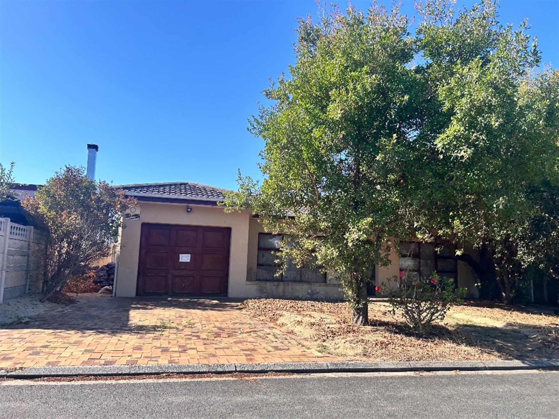 Front View of property in Sarepta