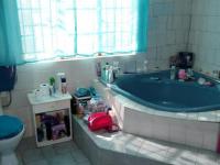 Main Bathroom - 12 square meters of property in Piketberg