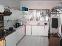 Kitchen - 29 square meters of property in Cravenby