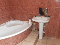 Main Bathroom - 7 square meters of property in Dalview