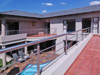 Patio - 122 square meters of property in Woodhill Golf Estate