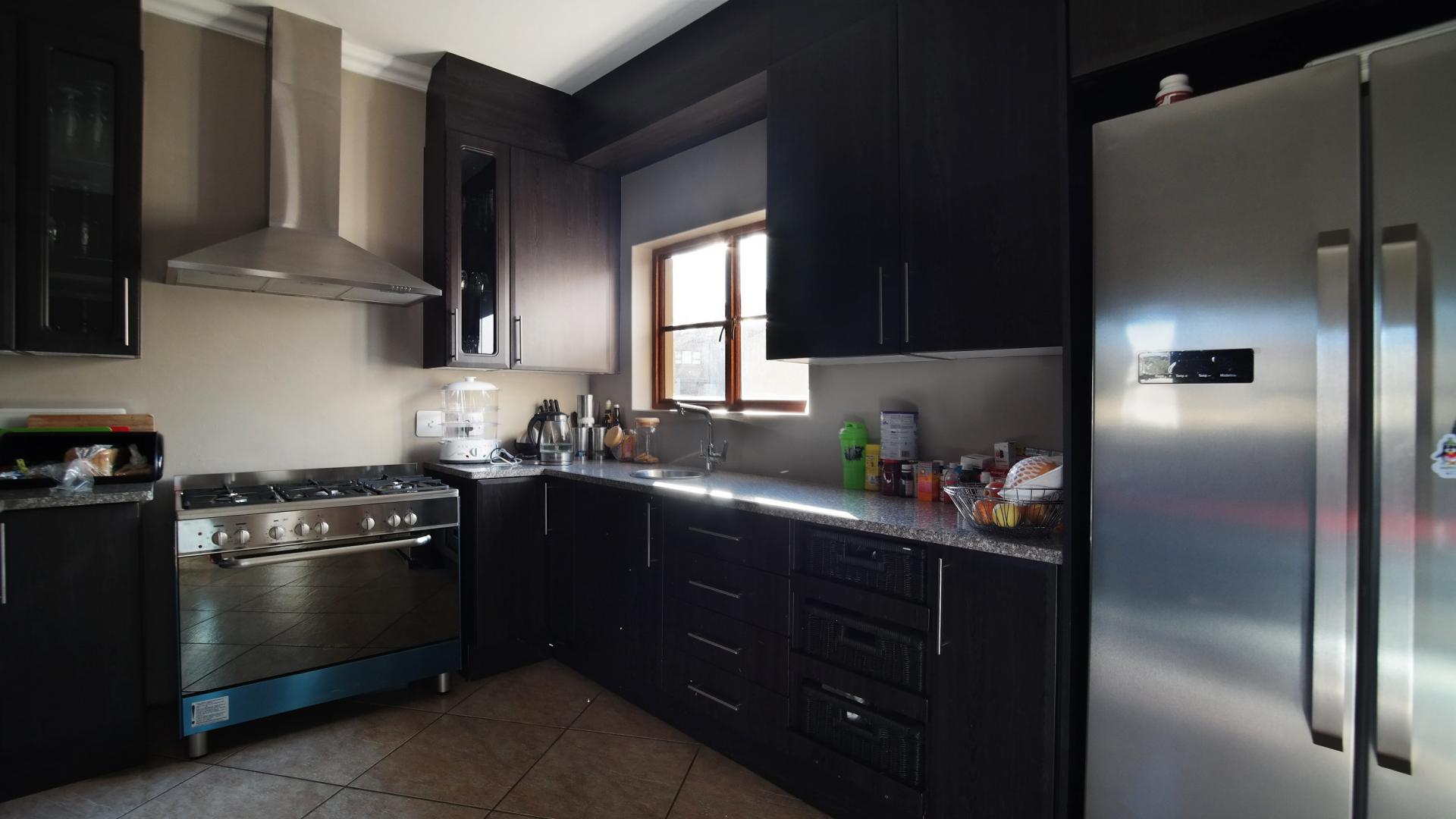 Kitchen - 9 square meters of property in Heron Hill Estate