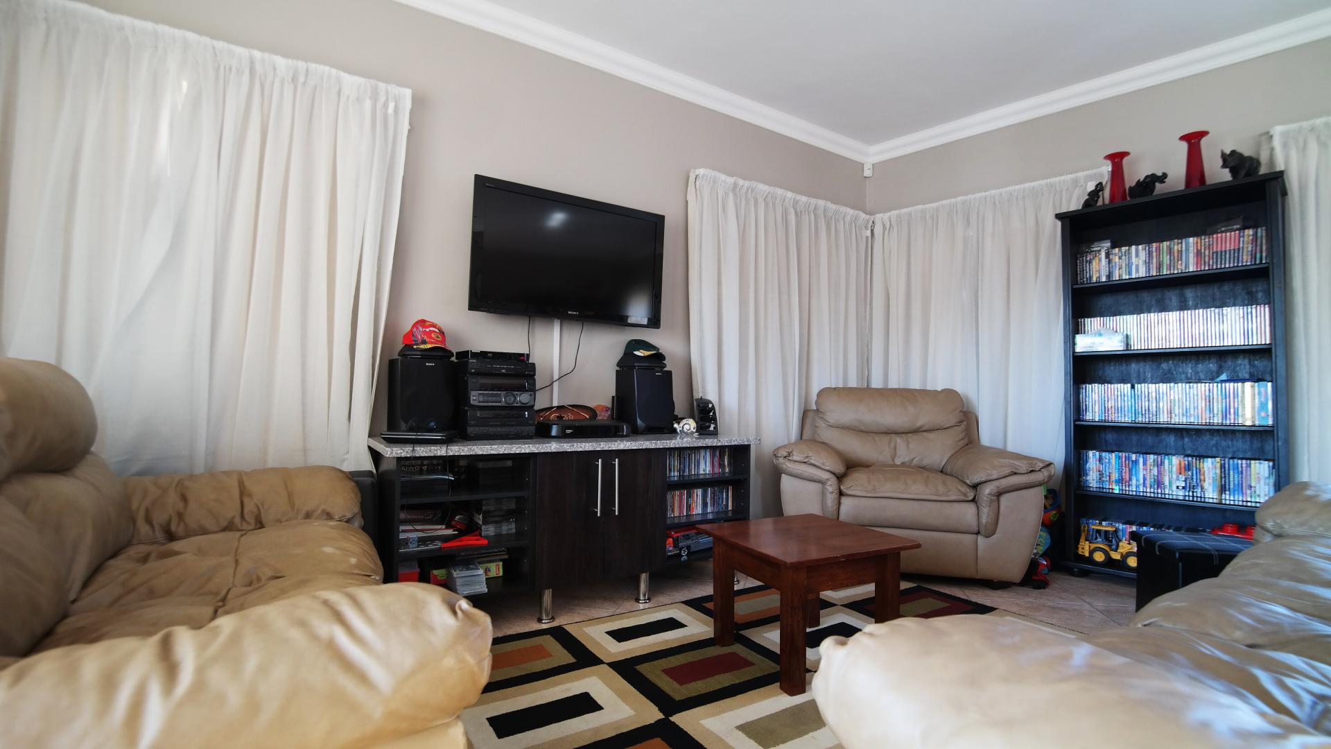 TV Room of property in Heron Hill Estate