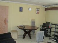 Lounges - 22 square meters of property in Tsakane