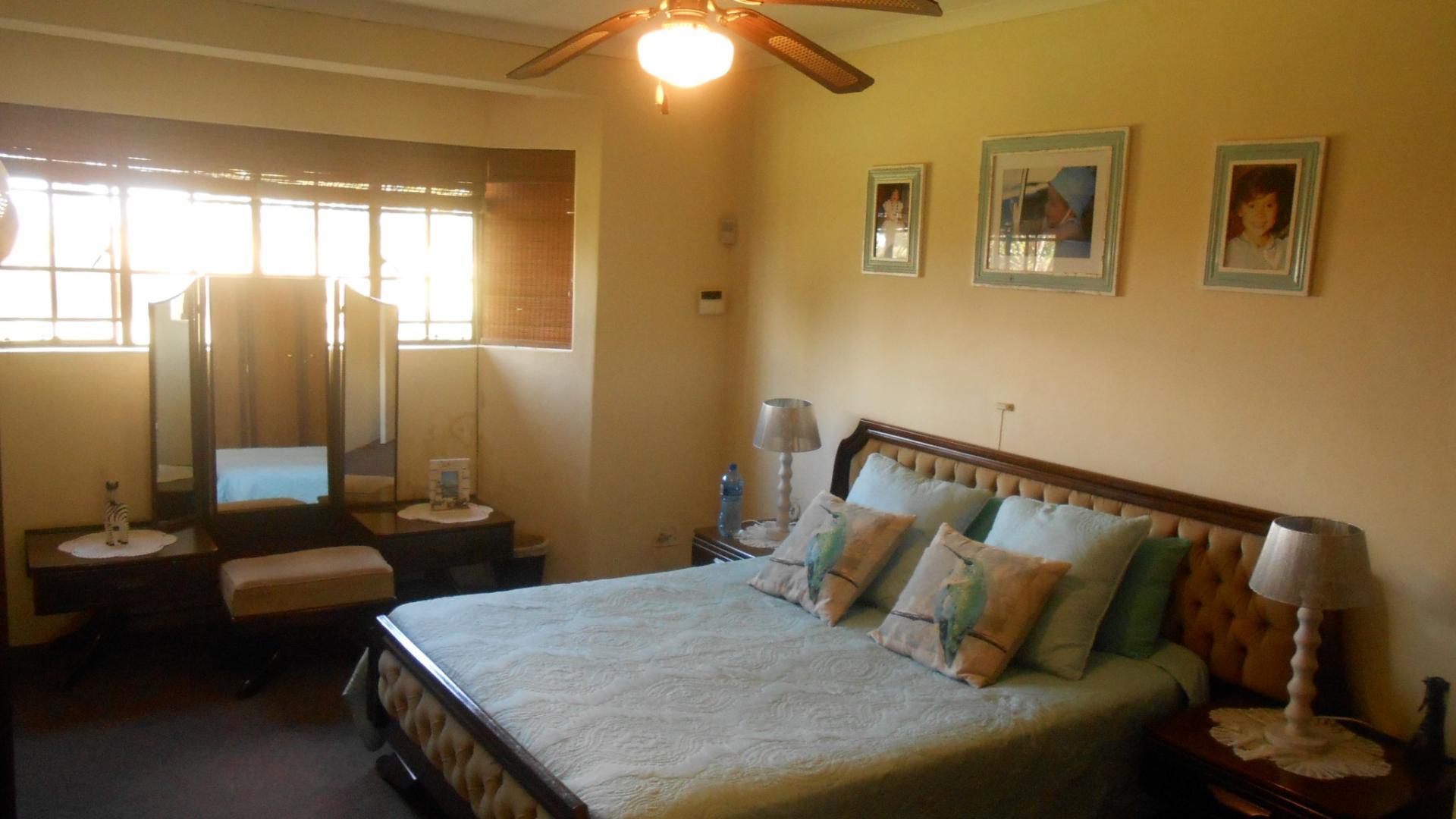 Main Bedroom - 28 square meters of property in Rietfontein JR