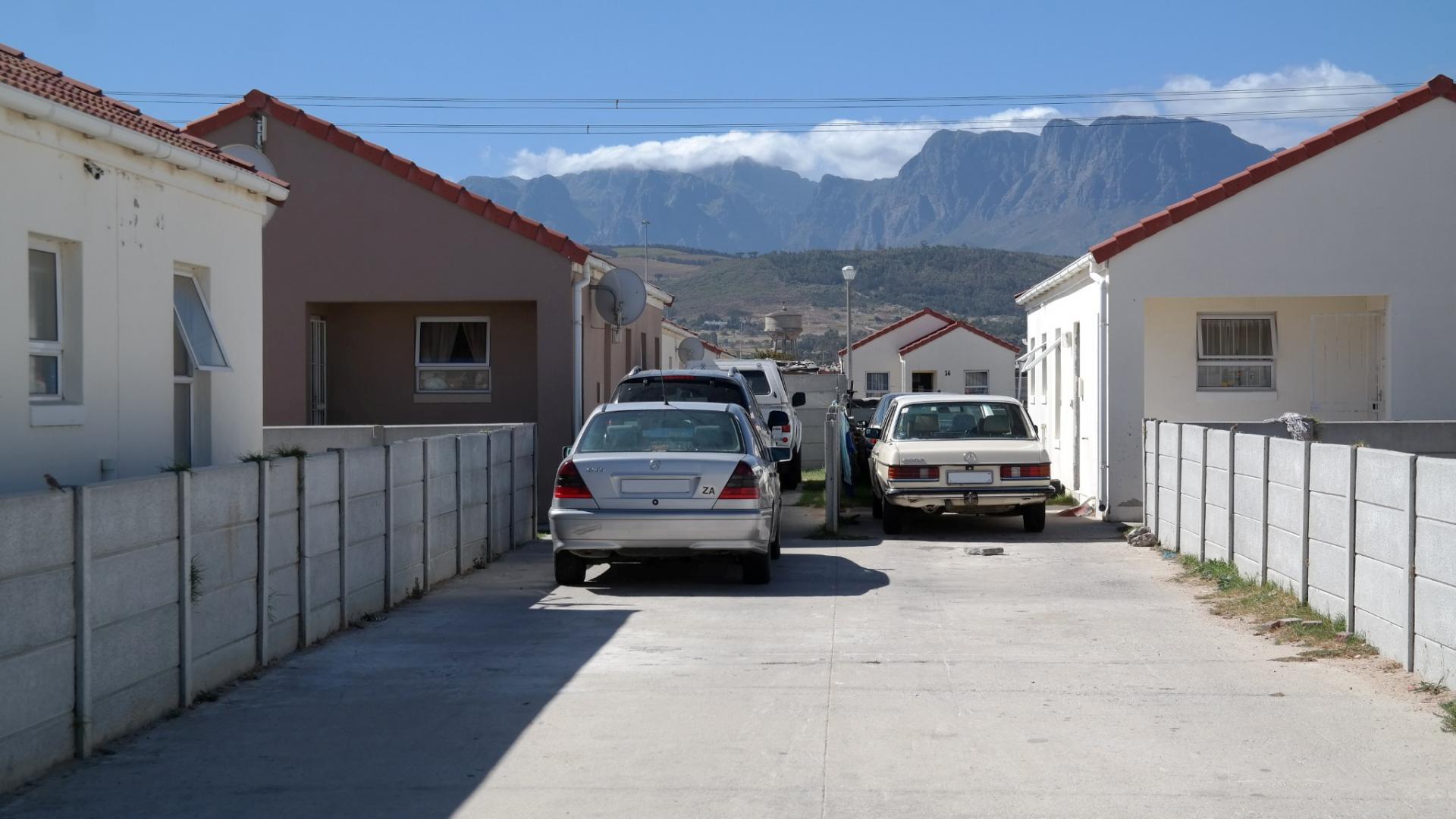 Front View of property in Strand