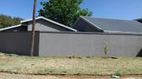 Front View of property in Three Rivers