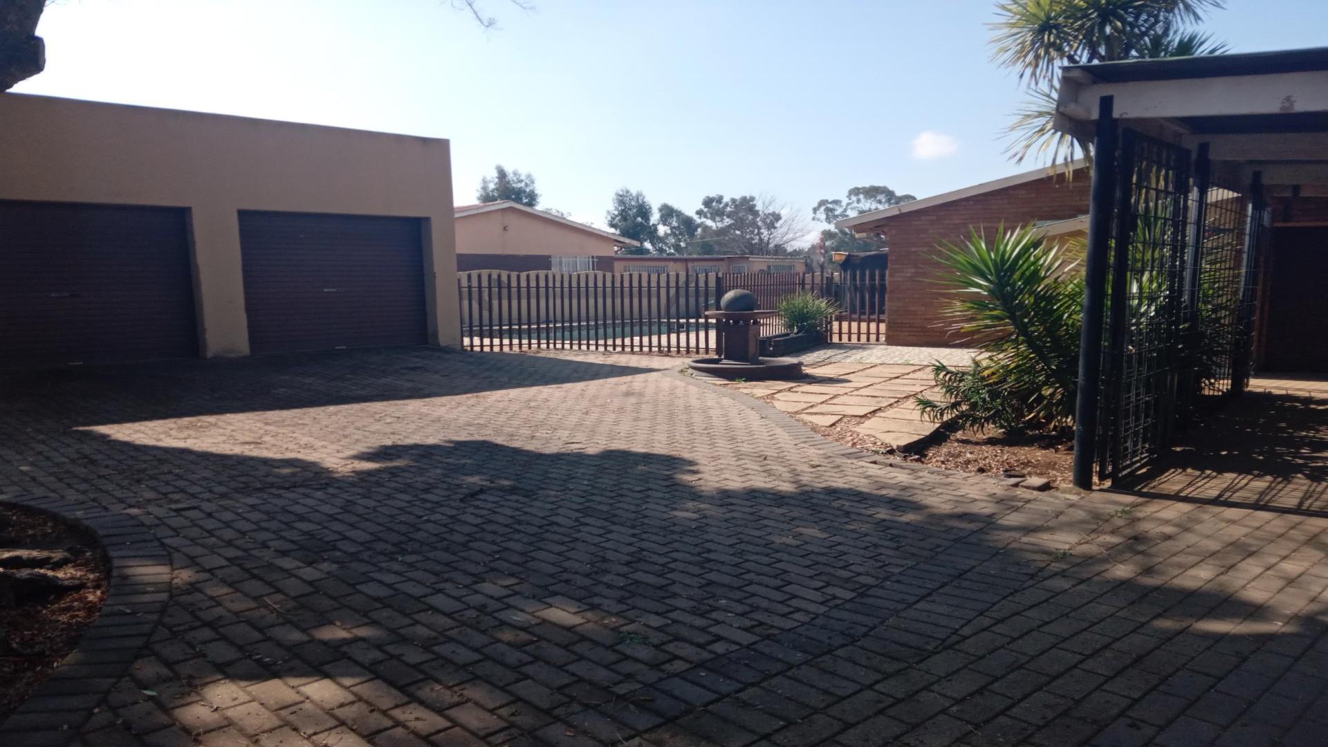 Front View of property in Strubenvale