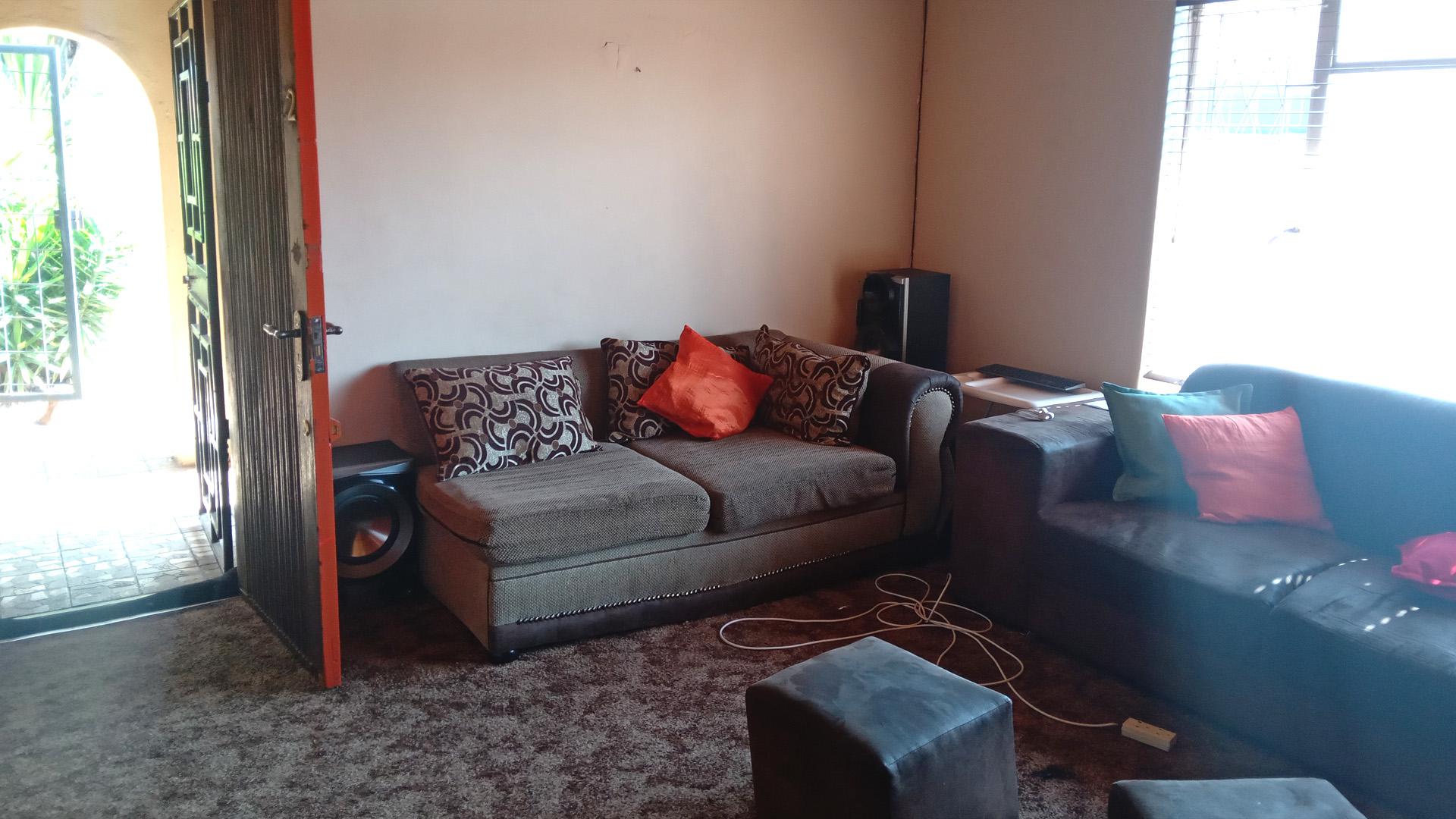 Lounges of property in Strubenvale