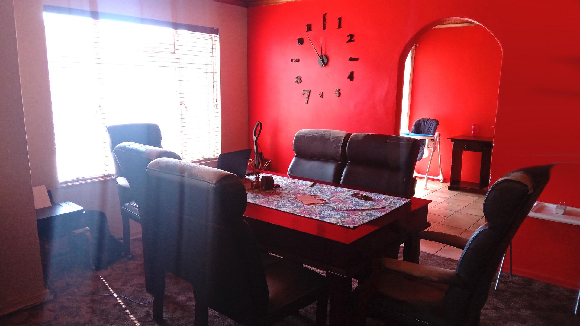Dining Room of property in Strubenvale