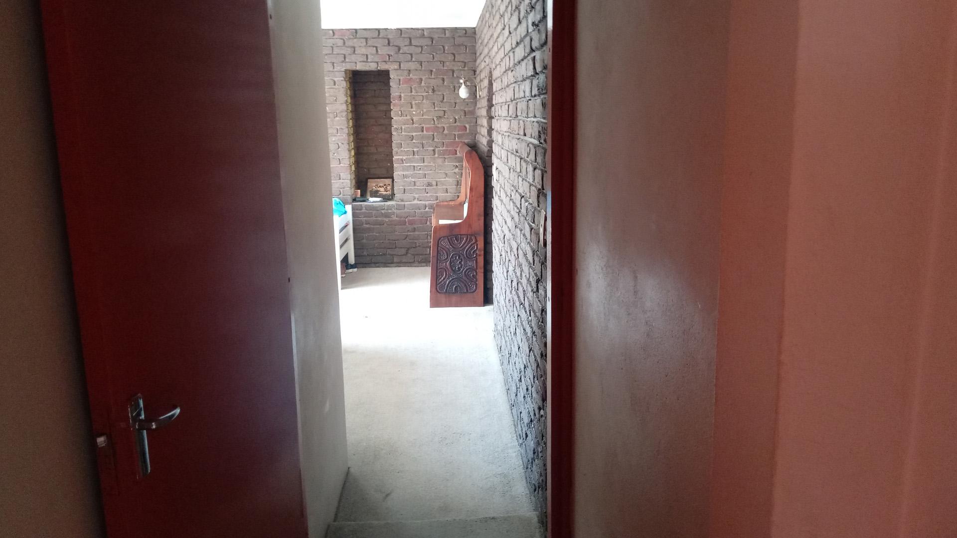 Bed Room 2 of property in Strubenvale