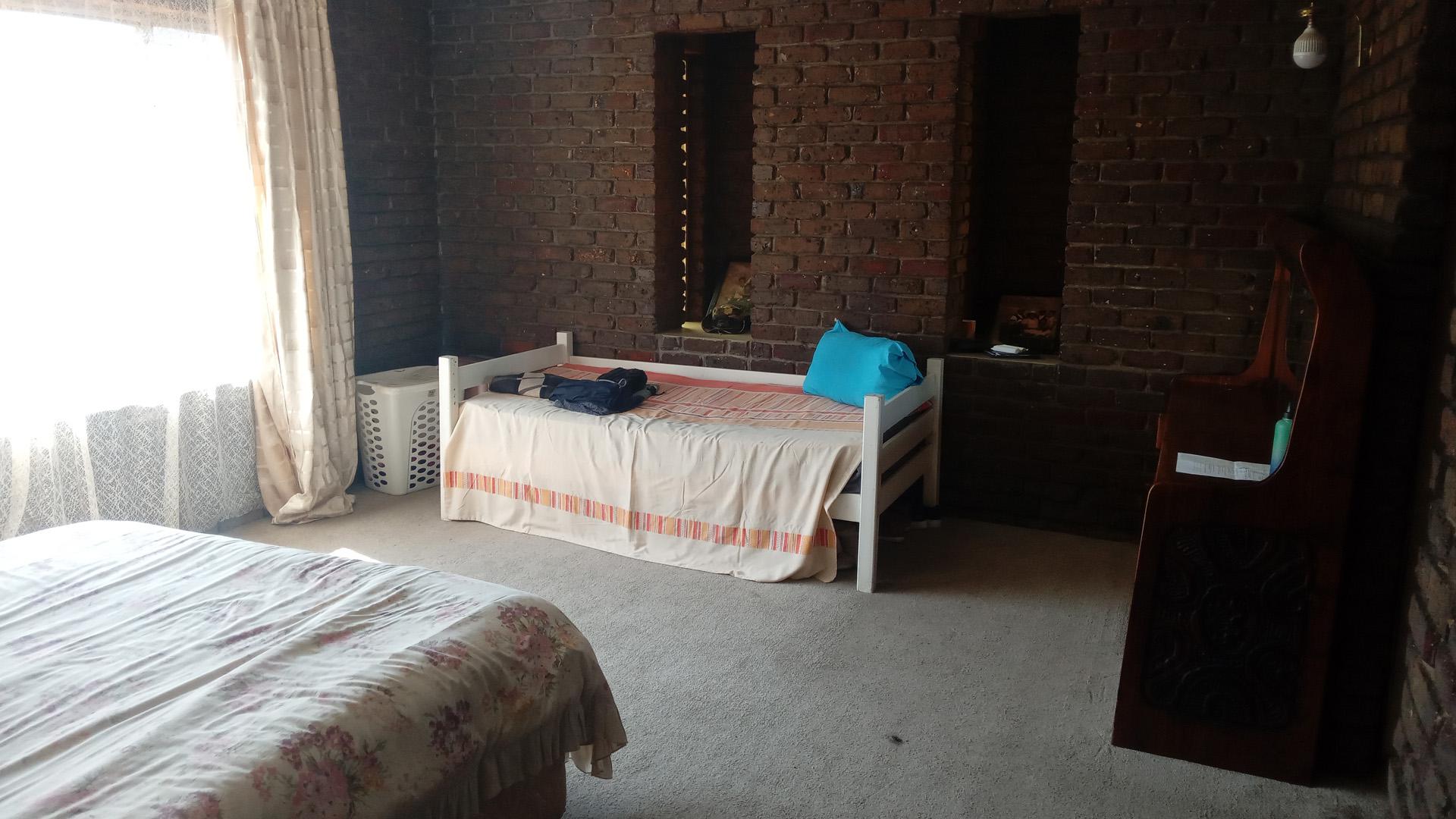 Bed Room 2 of property in Strubenvale