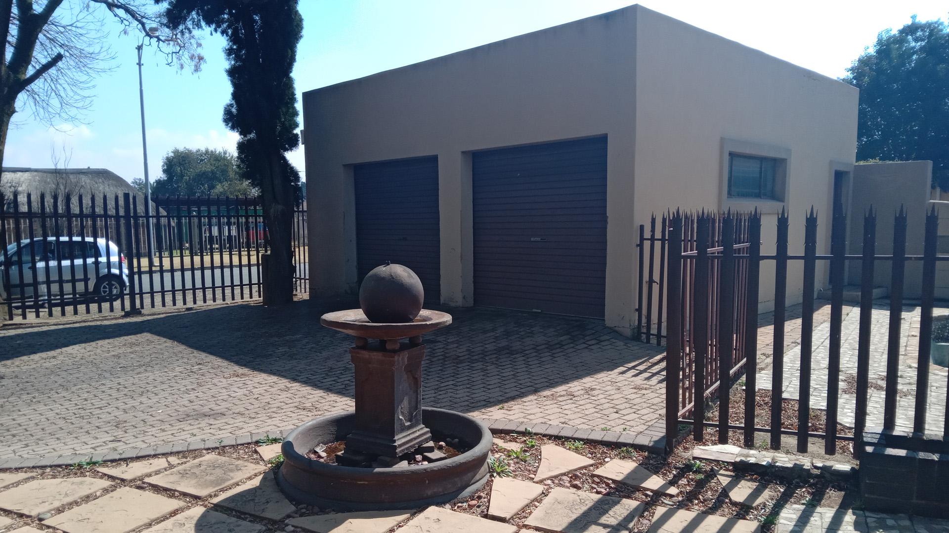 Garage of property in Strubenvale