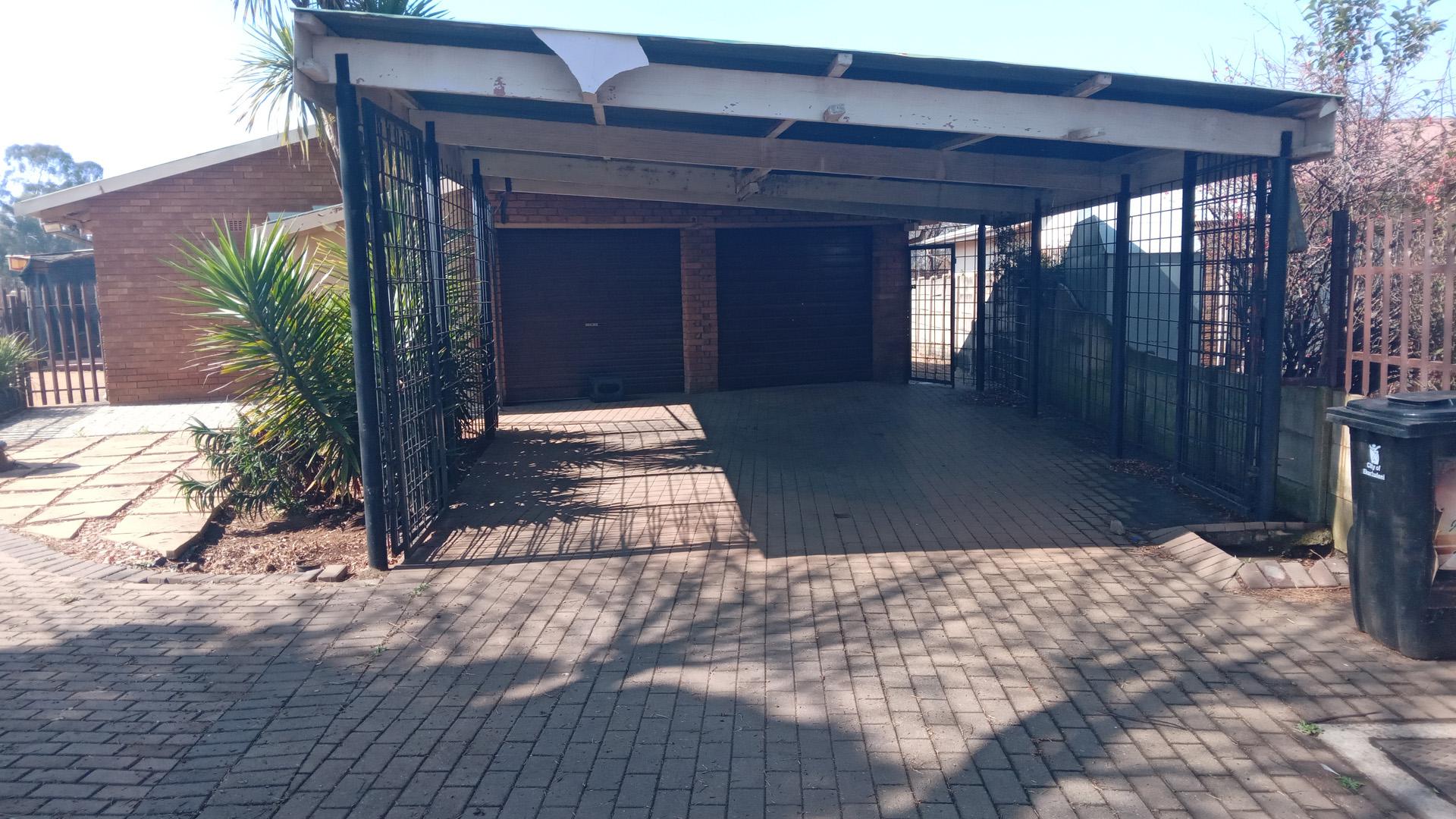 Carport  of property in Strubenvale