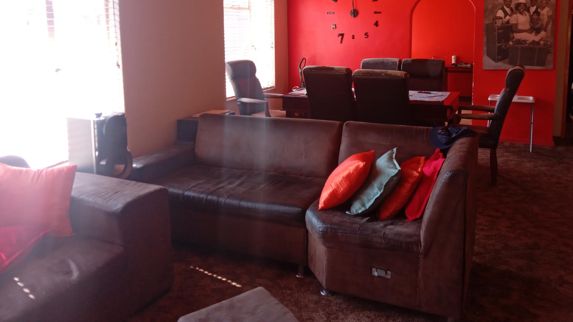 Lounges of property in Strubenvale