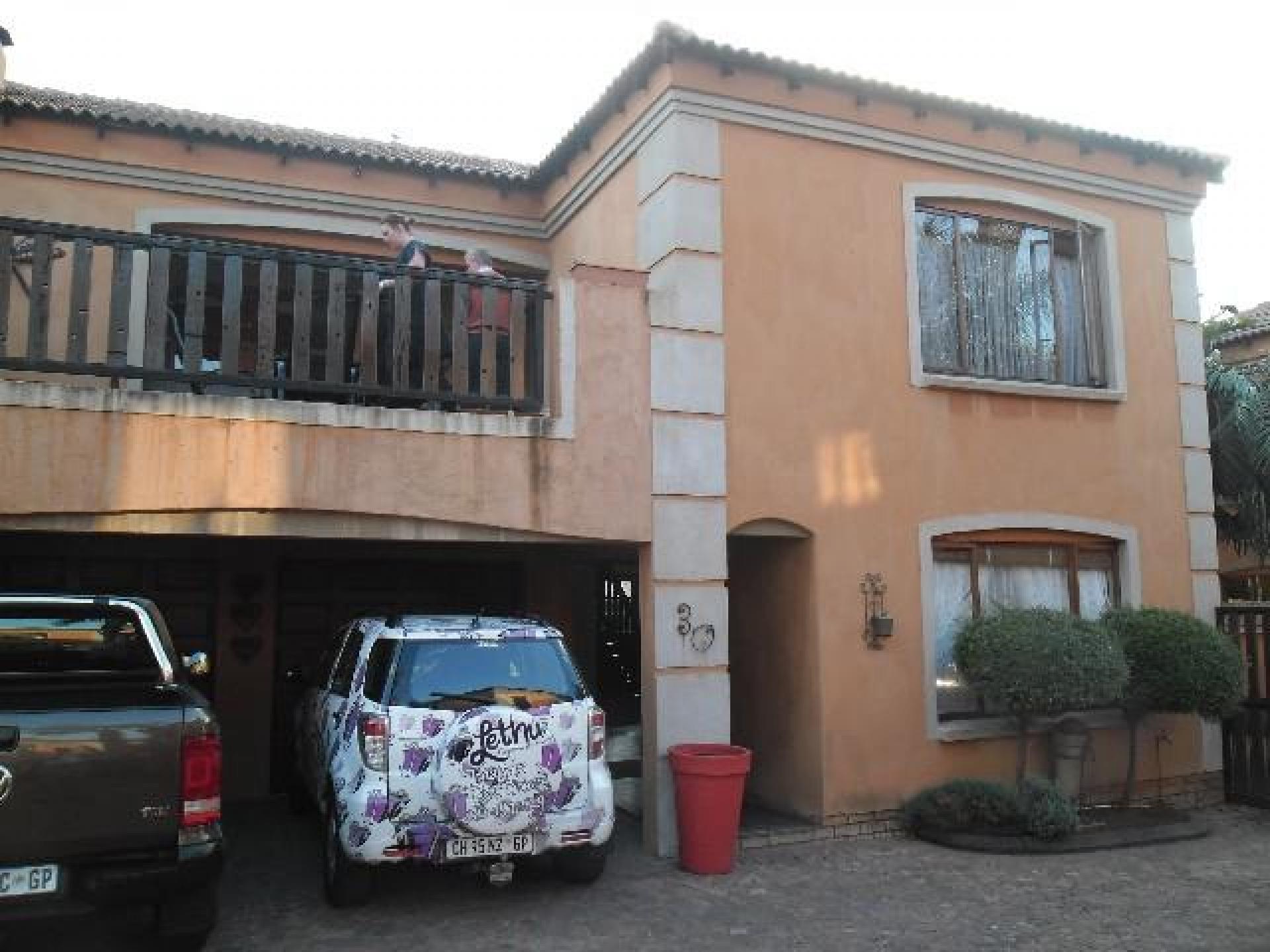 Front View of property in Dal Fouche