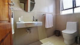 Bathroom 2 - 9 square meters of property in Silver Lakes Golf Estate