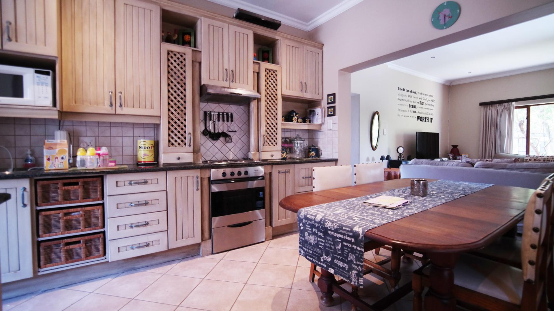 Kitchen - 17 square meters of property in Willow Acres Estate