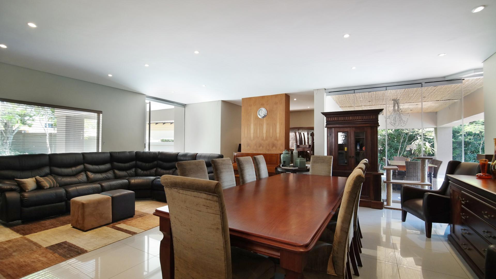 Dining Room - 17 square meters of property in Woodhill Golf Estate