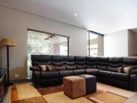 Lounges - 35 square meters of property in Woodhill Golf Estate