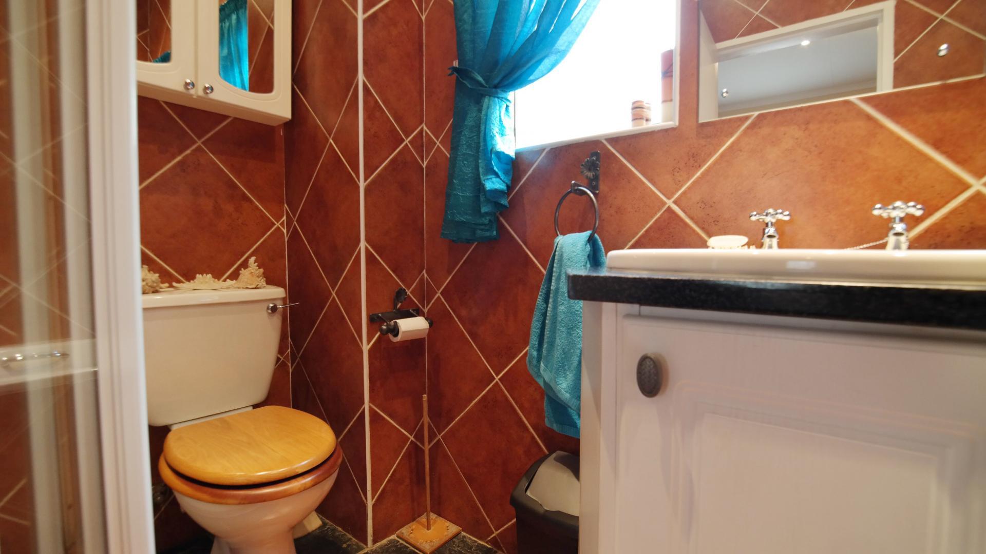 Main Bathroom - 5 square meters of property in Boardwalk Meander Estate