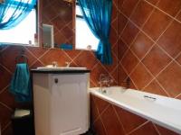 Main Bathroom - 5 square meters of property in Boardwalk Meander Estate