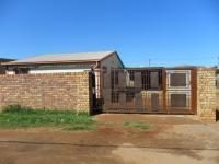 Front View of property in Roodekop