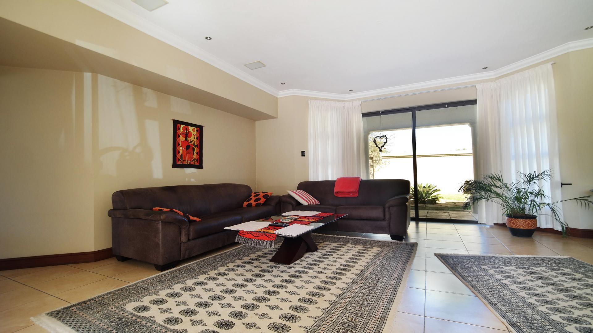 Lounges - 18 square meters of property in Silver Stream Estate